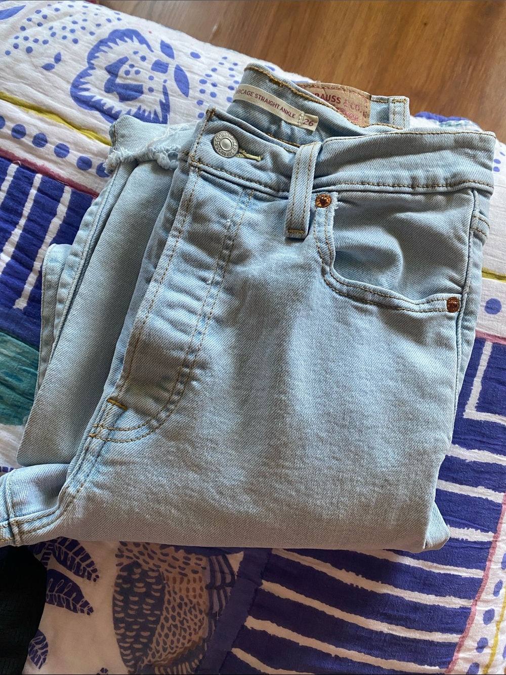 LEVI’S rib cage straight ankle Light Wash Women’s Jeans